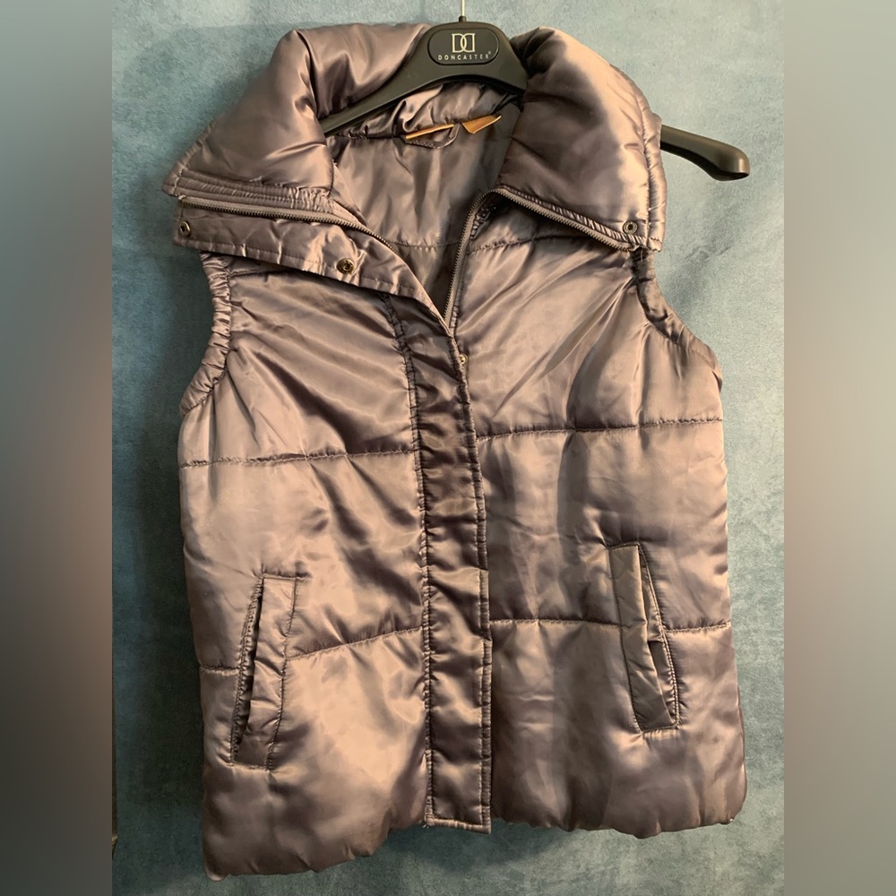 North crest Classic Silver Gray Plush Vest Medium